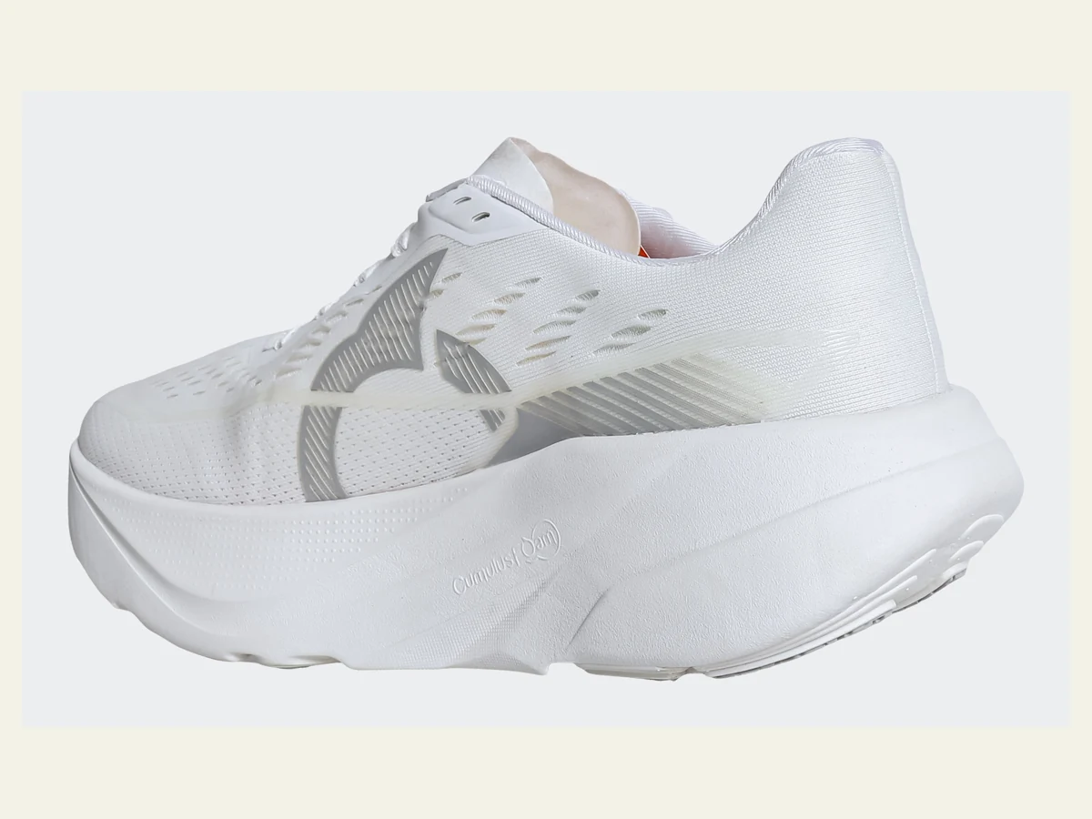 Ortuseight Hyperblast 3.0 Off White dilihat dari sisi belakang