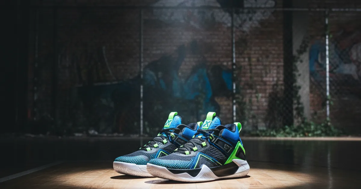 Ilustrasi sepatu basket asics di atas lantai kayu lapangan basket