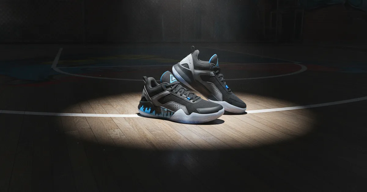 Ilustrasi sepatu basket league di atas lantai kayu lapangan basket